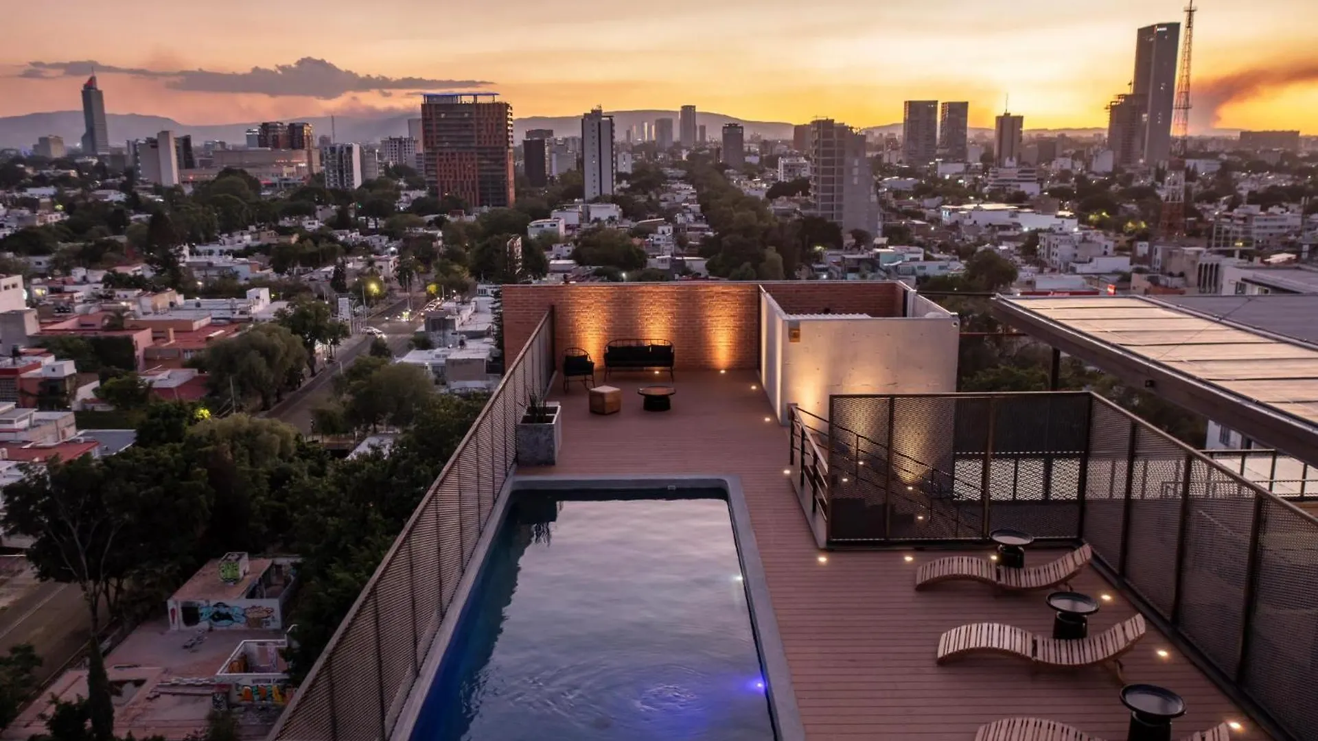 Loft In The Heart Of Americana, Have An Artsy Stay Guadalajara Hotel